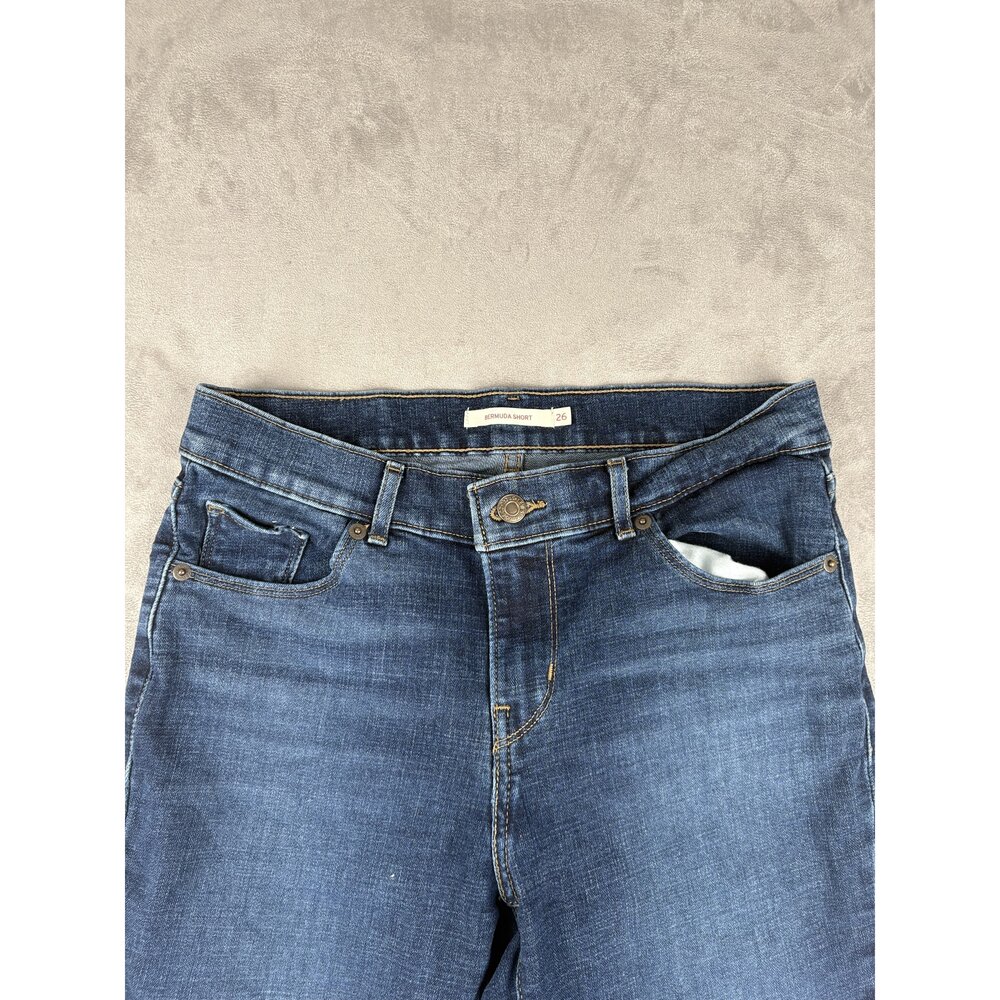 Levi's Women's Bermuda Denim Shorts Size 26 Dark Wash - Picture 6 of 10